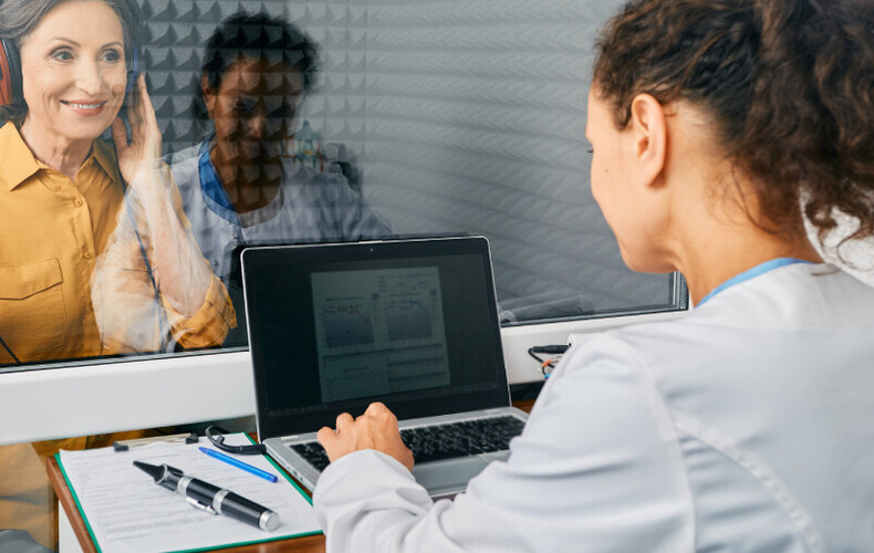 Démystifier le test d'audition et le dépistage auditif